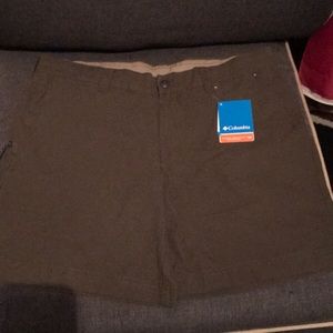 Men’s Columbia cargo shorts NWT